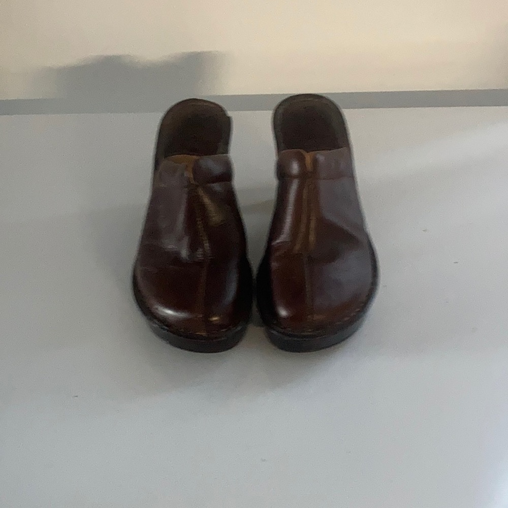 Woman’s size 7 Born shoes
